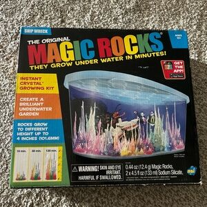 The‎ Original Magic Rocks Crystal Growing Kit - Aquarium With Shipwreck